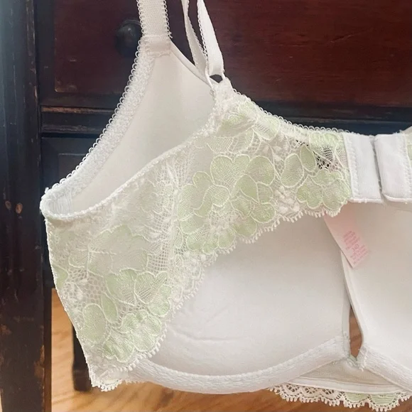 Victoria's Secret Ivory and Lime Bra - Picture 7 of 13